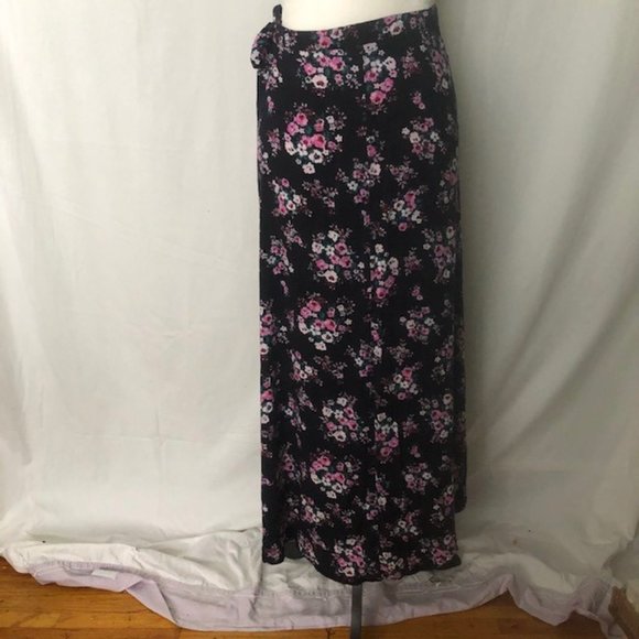 Forever 21 women's Floral Maxi skirt - Picture 3 of 6
